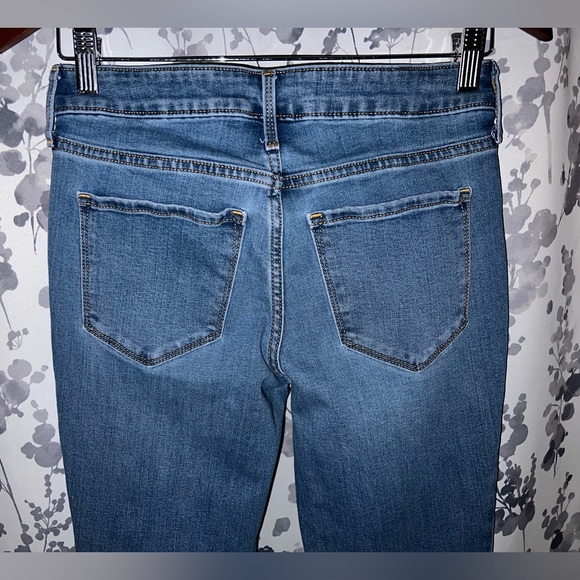 Mid-Rise Pop Icon Skinny Jeans for Women - Picture 3 of 9